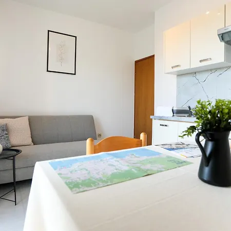 Tonik Diklo, Seaside In Zadar