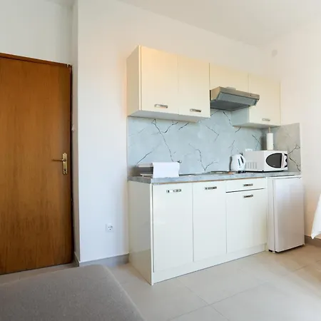 Tonik Diklo, Seaside In * Zadar