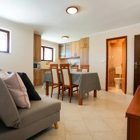 Tonik Diklo, Seaside In Lägenhet Zadar