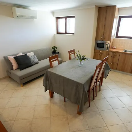 Tonik Diklo, Seaside In Lägenhet Zadar