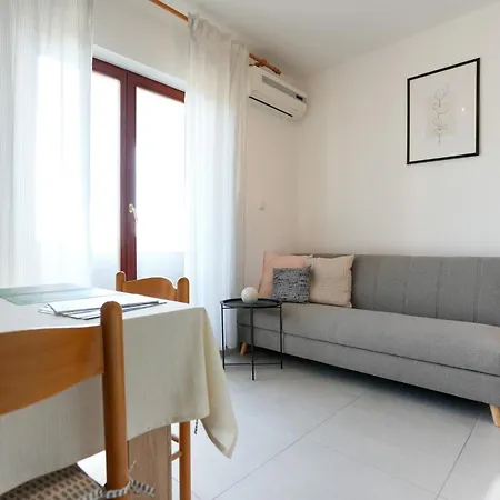 Tonik Diklo, Seaside In *