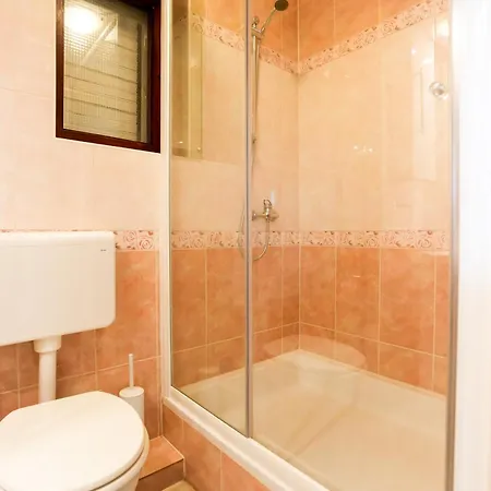 Tonik Diklo, Seaside In *