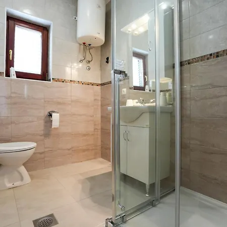 Tonik Diklo, Seaside In *