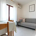 Tonik Diklo, Seaside In *