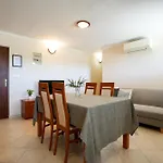 Tonik Diklo, Seaside In *