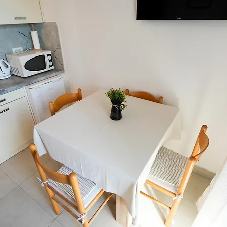 Tonik Diklo, Seaside In Apartamento Zadar