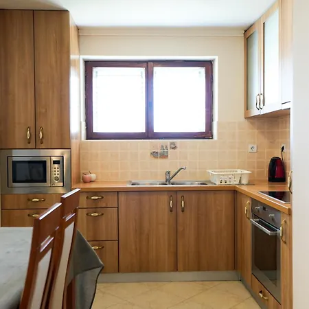 Tonik Diklo, Seaside In * Zadar