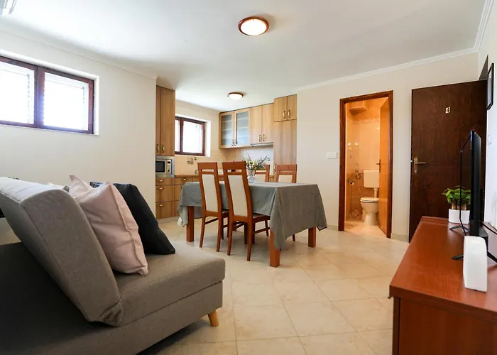 Tonik Diklo, Seaside In Apartamento Zadar