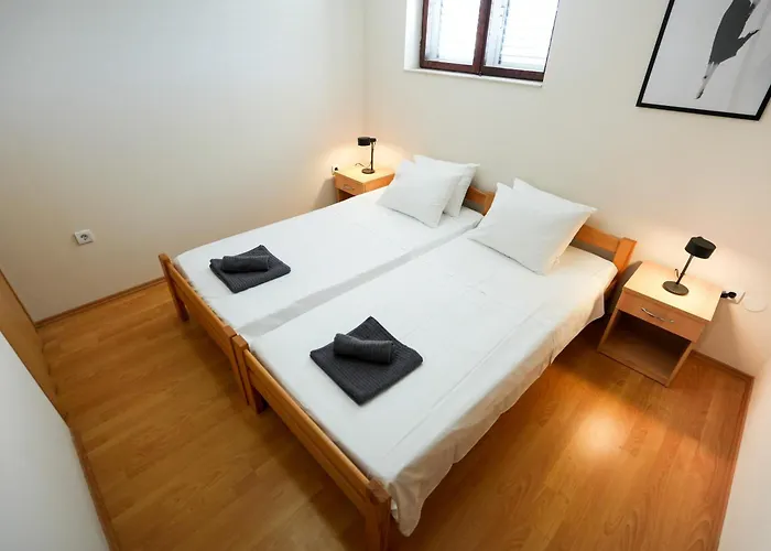 Tonik Diklo, Seaside In *