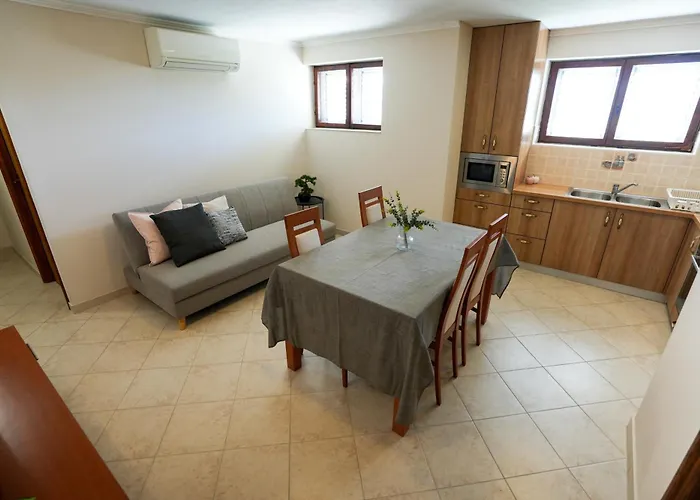 Tonik Diklo, Seaside In Apartamento Zadar