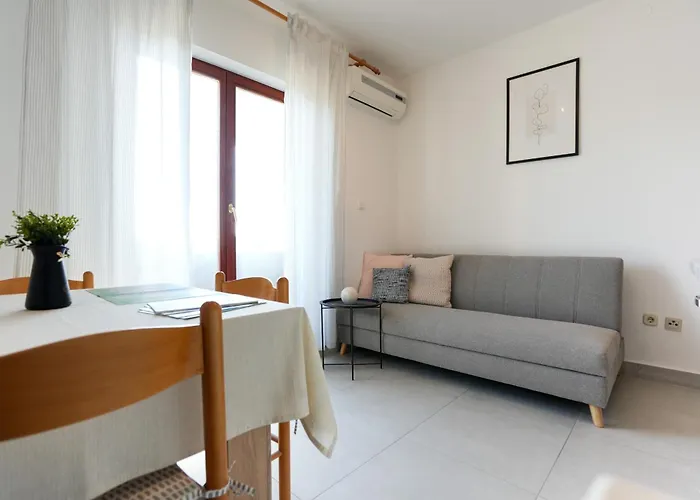 Tonik Diklo, Seaside In *