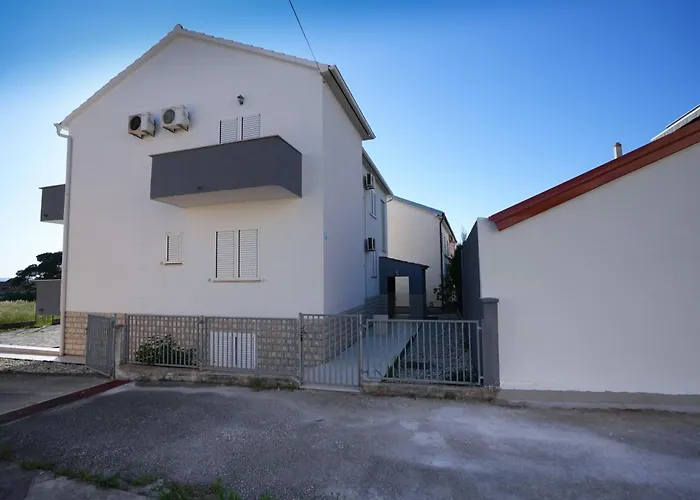 Tonik Diklo, Seaside In *