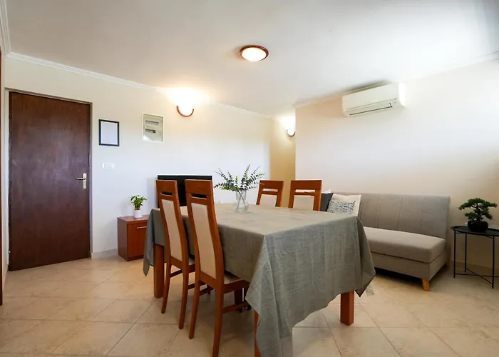 Tonik Diklo, Seaside In *